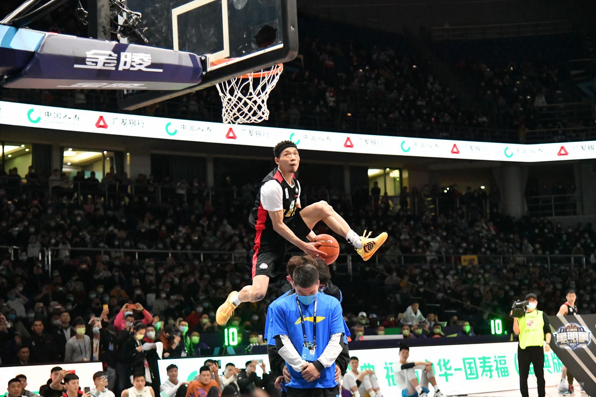 确防守与王 确防守与王